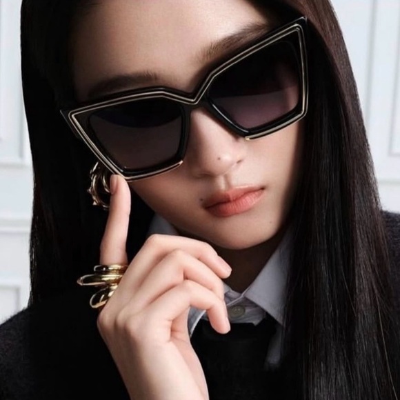 New! Valentino V Grace VLS 126A, Black and Gold Sunglasses, Authentic main image 4